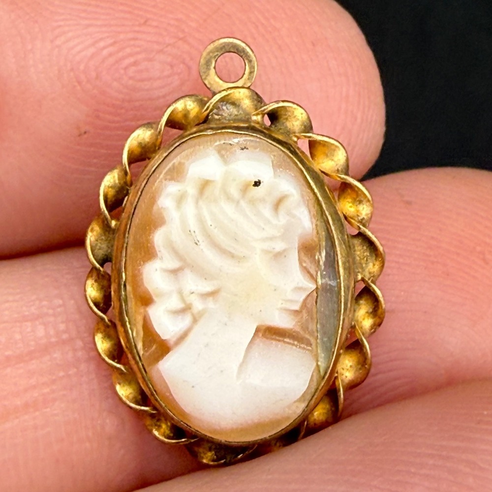 Vintage Gold Filled Cameo Pendant